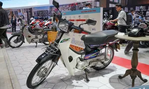 Nguyên bản Honda Super Dream gần 30 năm tuổi tại Việt Nam