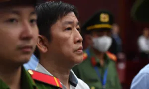 Cựu lãnh đạo SCB nói duyệt cho vay khống 'vì sợ ngân hàng đổ vỡ' Cựu lãnh đạo SCB nói duyệt cho vay khống 'vì sợ ngân hàng đổ vỡ'