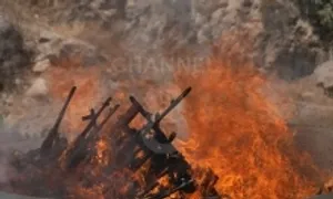 Đảng Công nhân người Kurd đốt vũ khí trong lễ giải tán